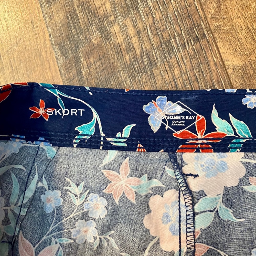 ST. JOHN'S BAY Navy Floral Skort - Picture 7 of 8